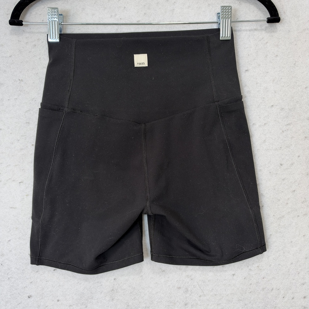 Vuori Biker Shorts Womens XS Black High Rise 5 Inseam Pockets Athletic Gym